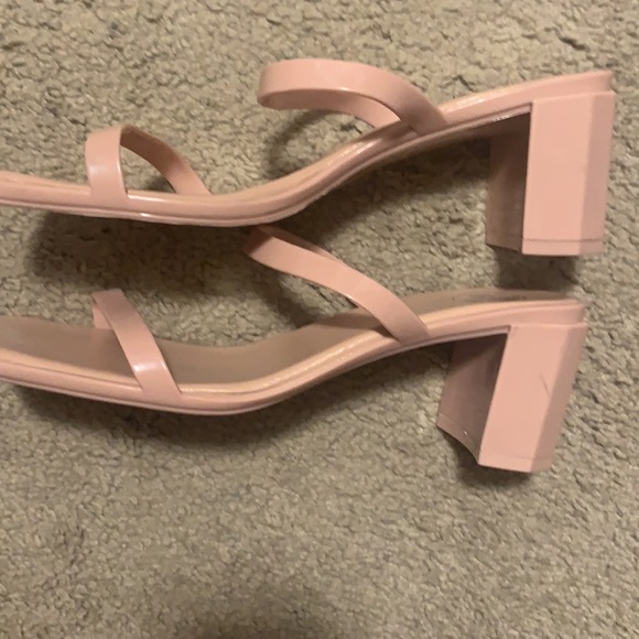 B2 neutral sandals only worn once - Picture 2 of 3